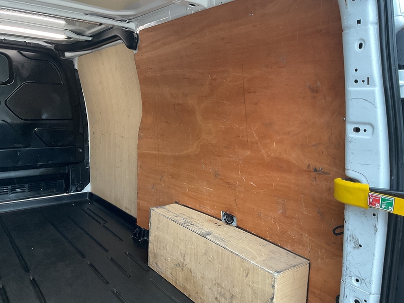 Ford 300 EcoBlue Limited LWB L/R A/C Euro 6