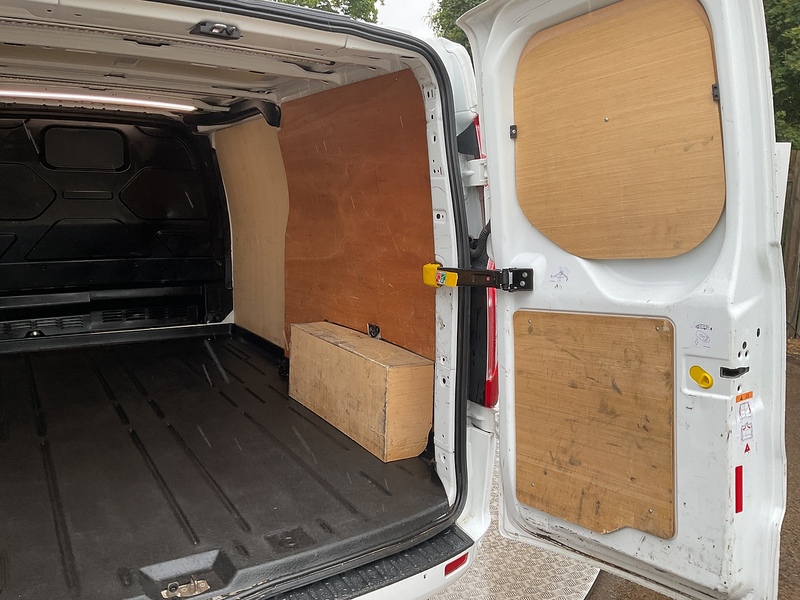 Ford 300 EcoBlue Limited LWB L/R A/C Euro 6