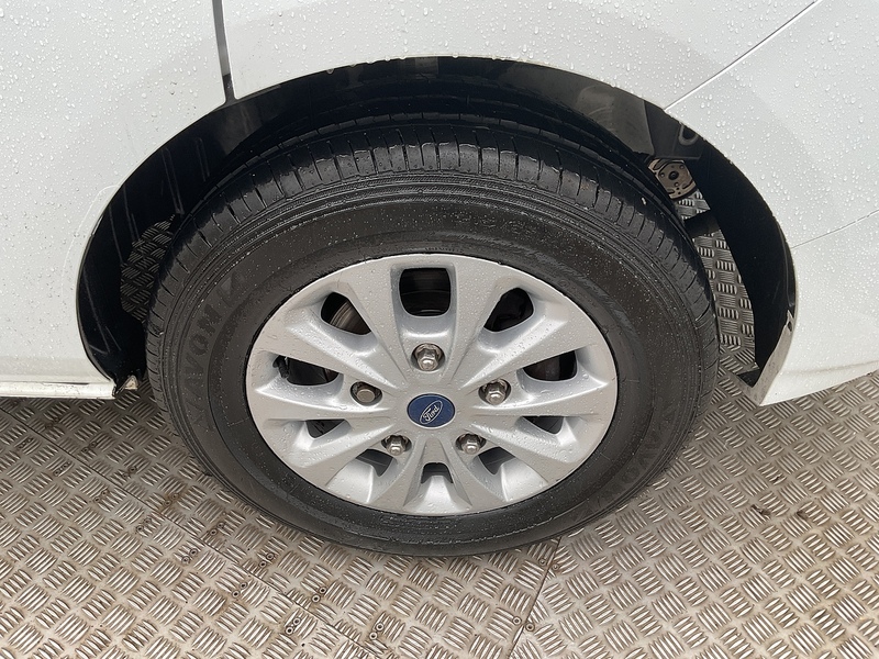 Ford 300 EcoBlue Limited LWB L/R A/C Euro 6