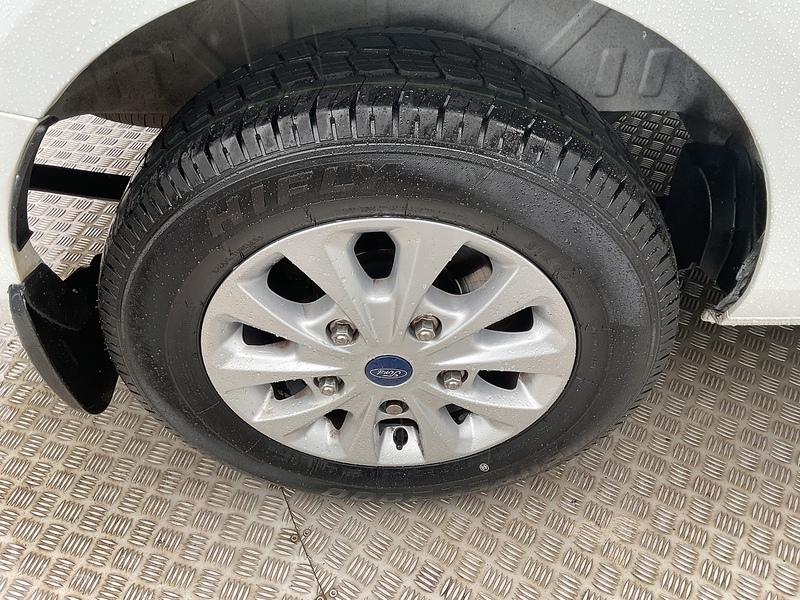 Ford 300 EcoBlue Limited LWB L/R A/C Euro 6
