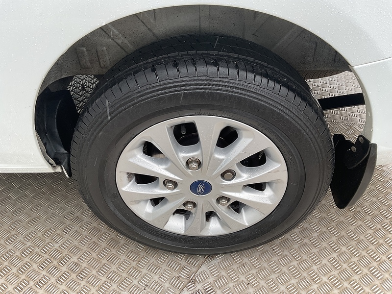 Ford 300 EcoBlue Limited LWB L/R A/C Euro 6