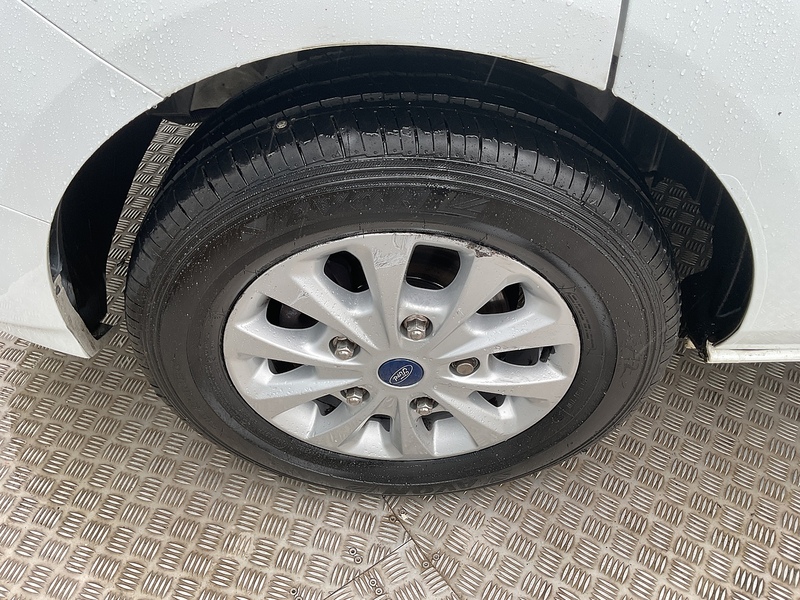 Ford 300 EcoBlue Limited LWB L/R A/C Euro 6