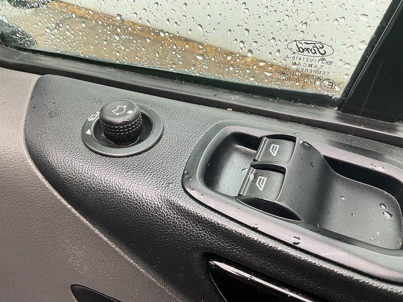 Ford 300 EcoBlue Limited LWB L/R A/C Euro 6