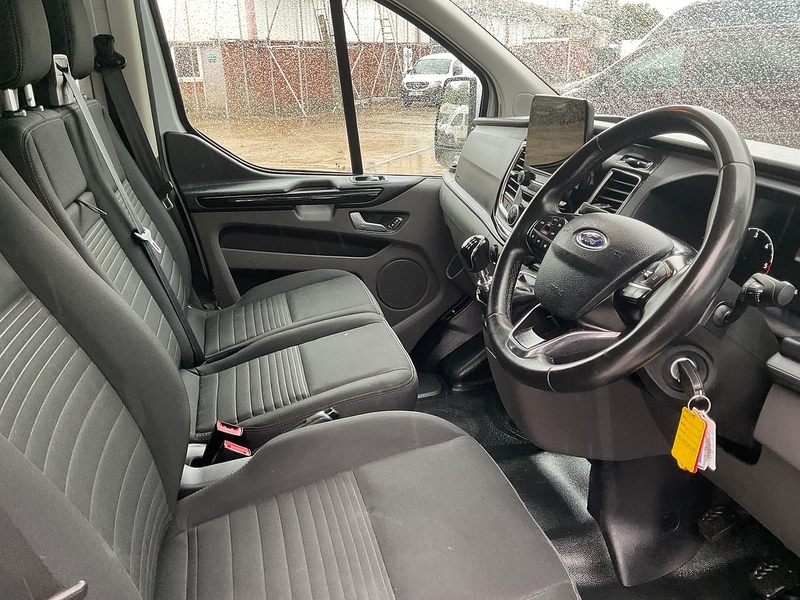 Ford 300 EcoBlue Limited LWB L/R A/C Euro 6