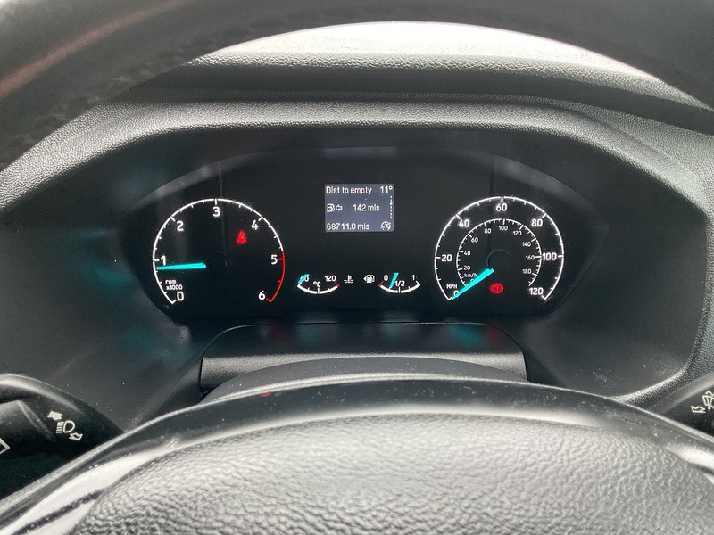 Ford 300 EcoBlue Limited LWB L/R A/C Euro 6