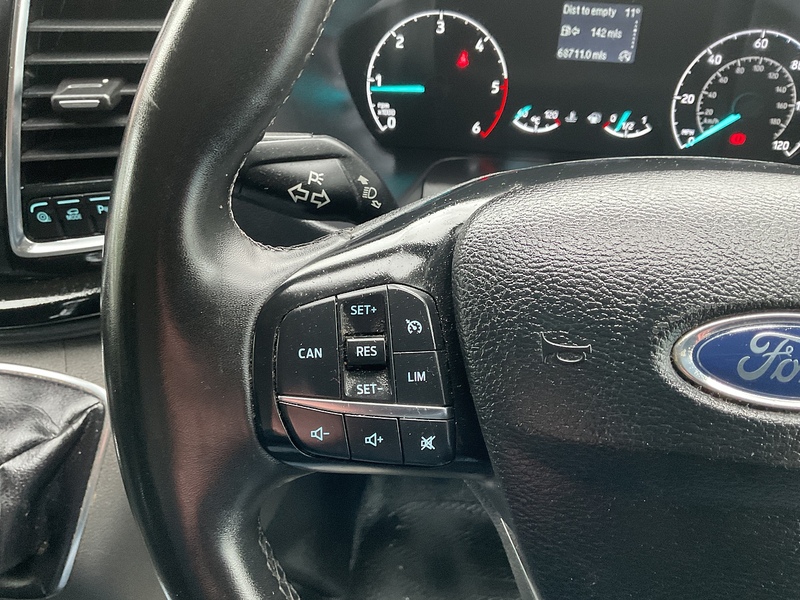Ford 300 EcoBlue Limited LWB L/R A/C Euro 6