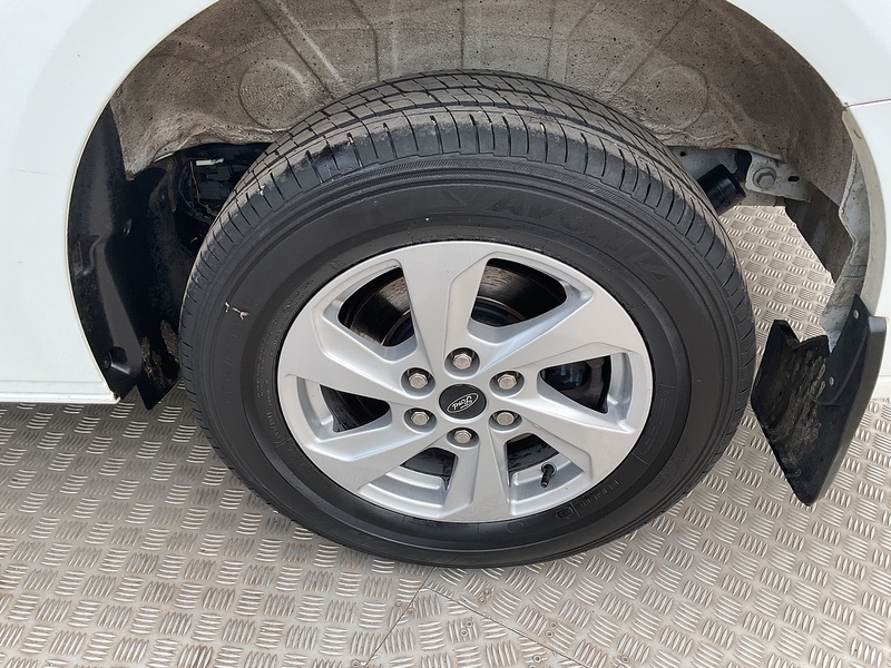 Ford 300 EcoBlue Limited L/R LWB A/C Euro 6