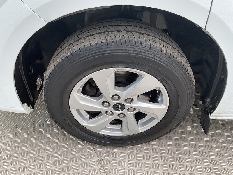 Ford 300 EcoBlue Limited L/R LWB A/C Euro 6