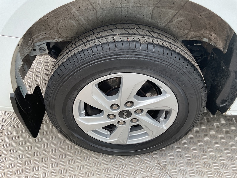 Ford 300 EcoBlue Limited L/R LWB A/C Euro 6