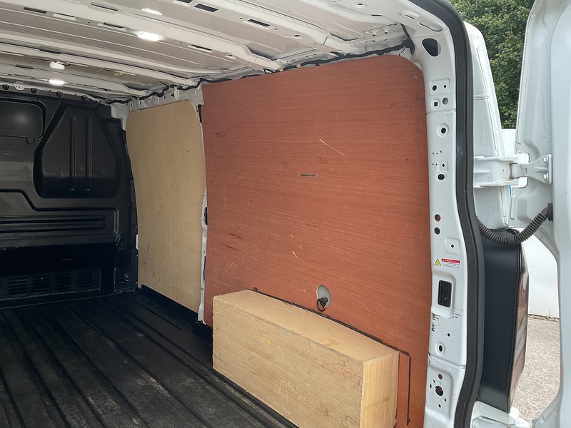 Ford 300 EcoBlue Limited L/R LWB A/C Euro 6