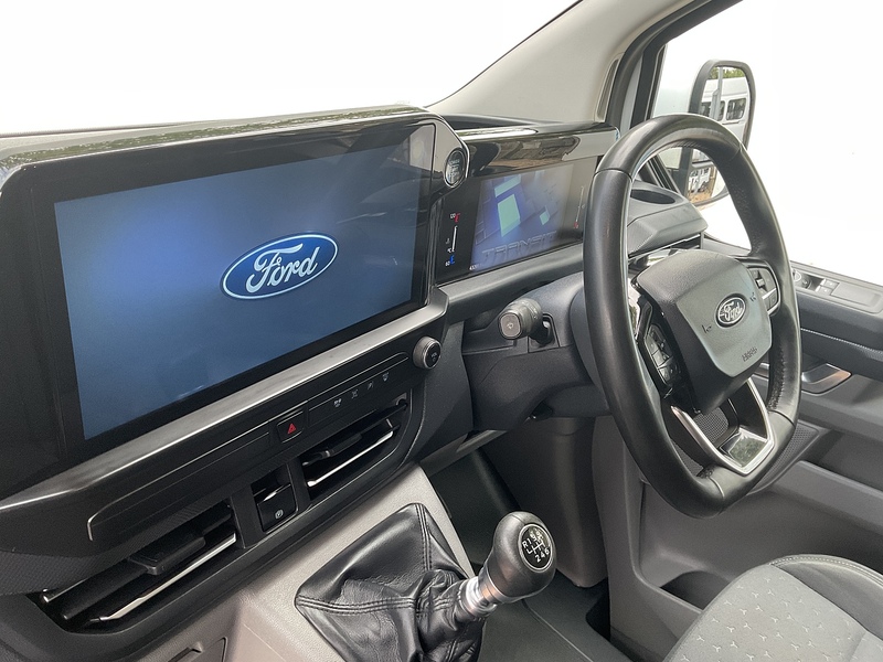 Ford 300 EcoBlue Limited L/R LWB A/C Euro 6