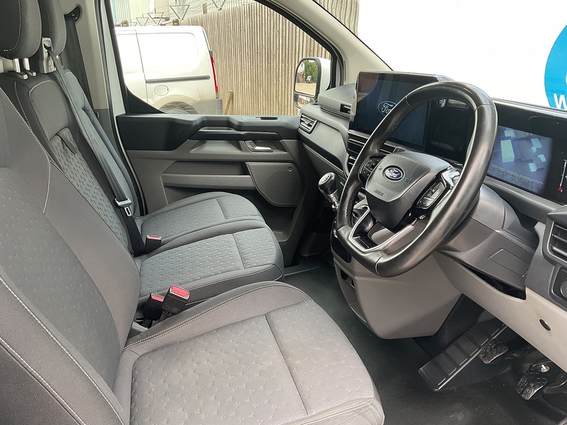 Ford 300 EcoBlue Limited L/R LWB A/C Euro 6