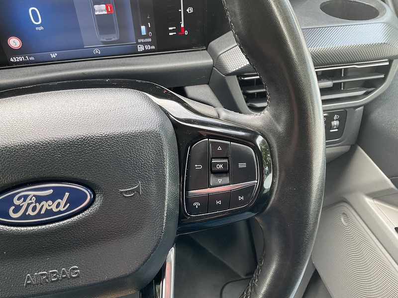 Ford 300 EcoBlue Limited L/R LWB A/C Euro 6