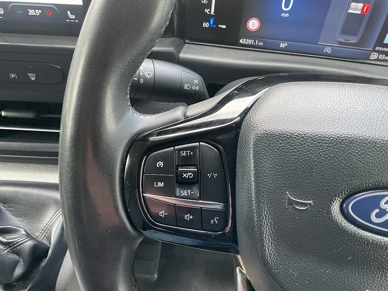Ford 300 EcoBlue Limited L/R LWB A/C Euro 6