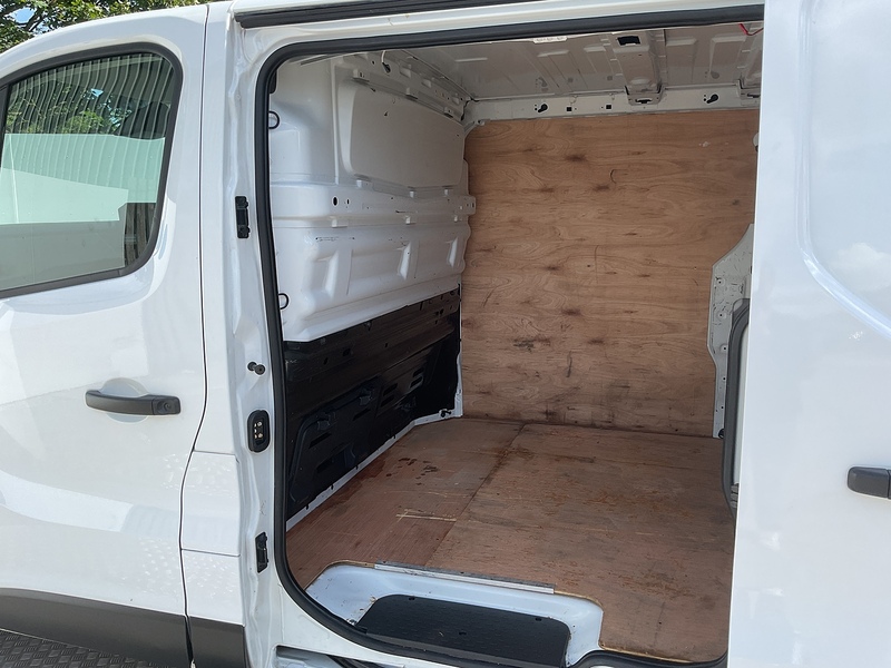 Renault dCi Blue LL30 Sport LWB L/R A/C Euro 6
