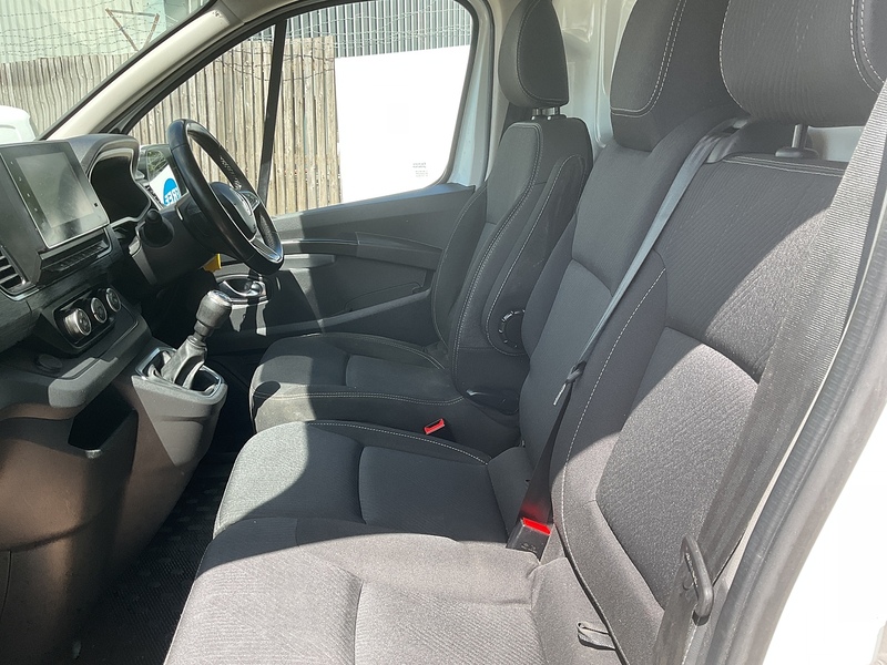 Renault dCi Blue LL30 Sport LWB L/R A/C Euro 6