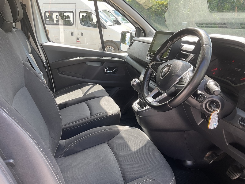 Renault dCi Blue LL30 Sport LWB L/R A/C Euro 6