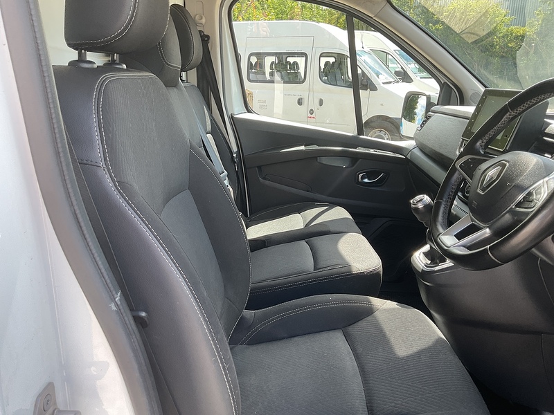 Renault dCi Blue LL30 Sport LWB L/R A/C Euro 6