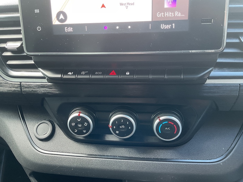 Renault dCi Blue LL30 Sport LWB L/R A/C Euro 6