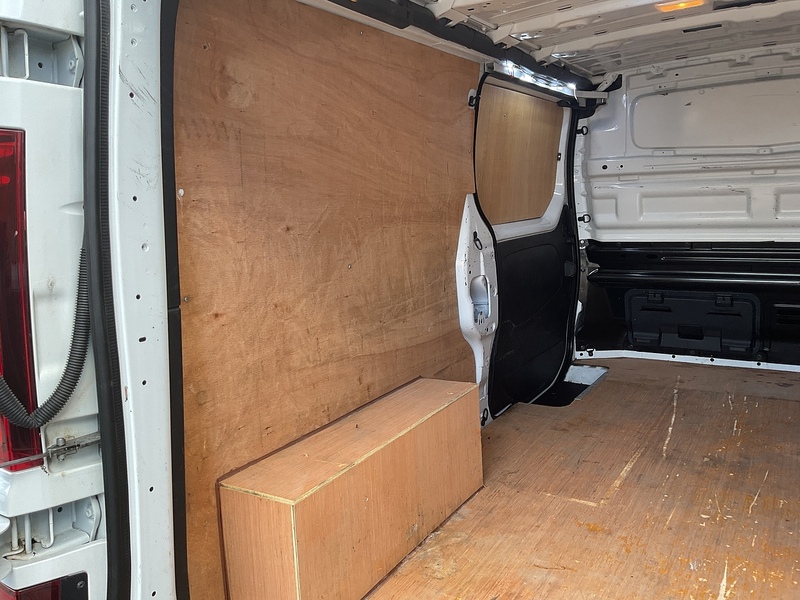 Renault dCi Blue LL30 Sport LWB L/R A/C Euro 6