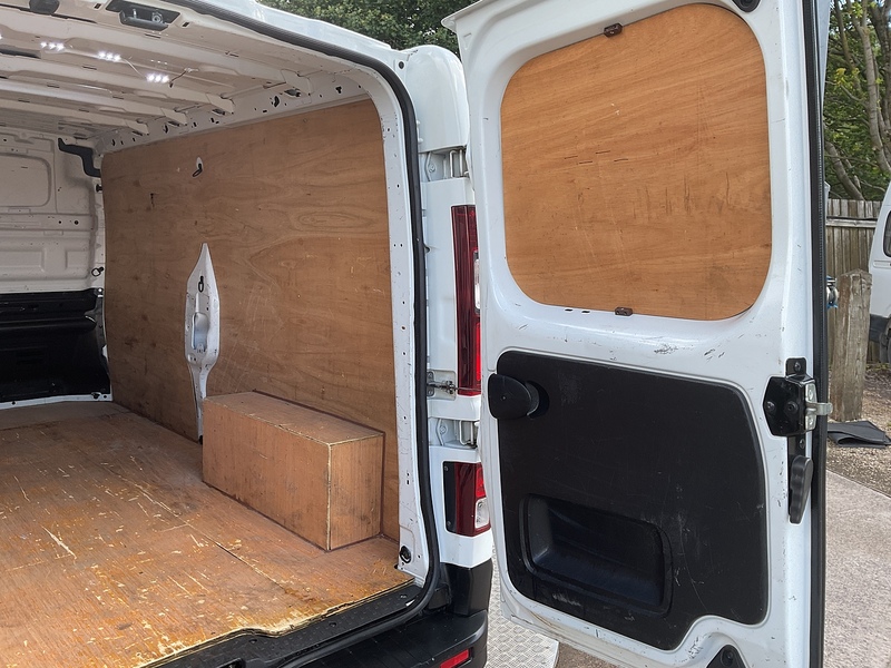 Renault dCi Blue LL30 Sport LWB L/R A/C Euro 6