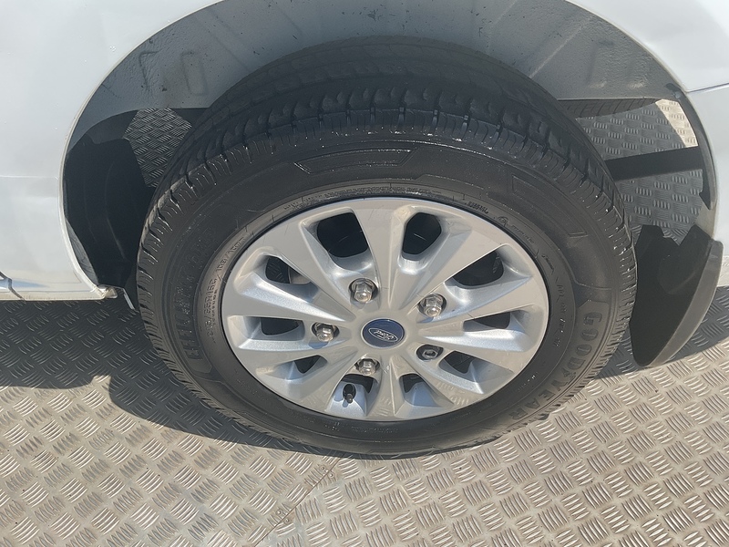 Ford 320 EcoBlue Limited SWB L/R A/C Euro 6
