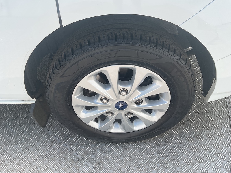 Ford 320 EcoBlue Limited SWB L/R A/C Euro 6