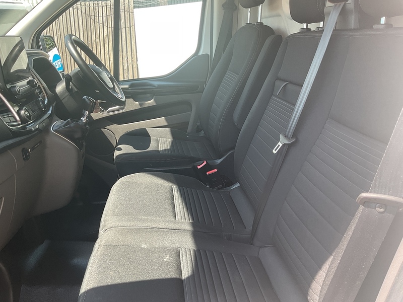 Ford 320 EcoBlue Limited SWB L/R A/C Euro 6