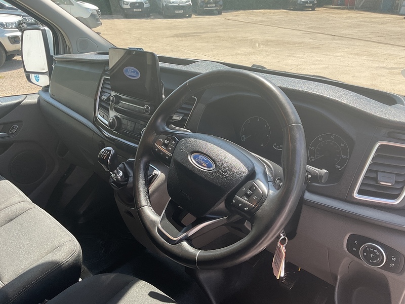 Ford 320 EcoBlue Limited SWB L/R A/C Euro 6