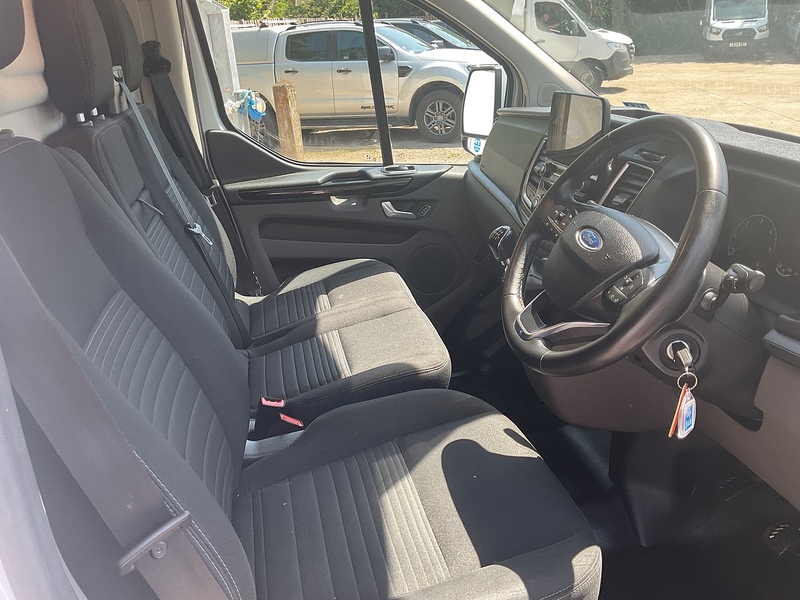 Ford 320 EcoBlue Limited SWB L/R A/C Euro 6