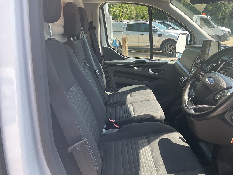 Ford 320 EcoBlue Limited SWB L/R A/C Euro 6