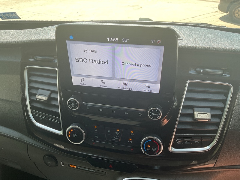 Ford 320 EcoBlue Limited SWB L/R A/C Euro 6