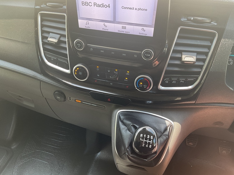 Ford 320 EcoBlue Limited SWB L/R A/C Euro 6