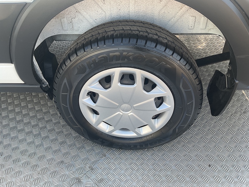 Ford 350 EcoBlue Trend LWB M/R Euro 6