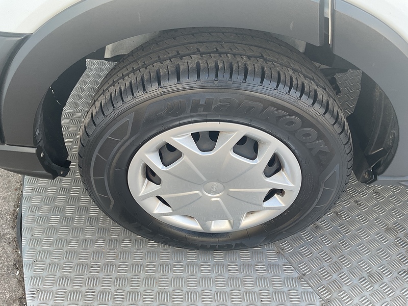 Ford 350 EcoBlue Trend LWB M/R Euro 6