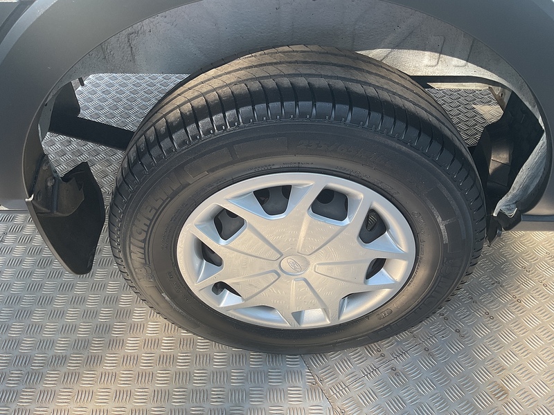 Ford 350 EcoBlue Trend LWB M/R Euro 6