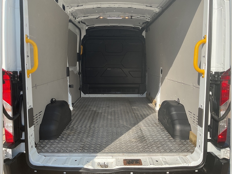 Ford 350 EcoBlue Trend LWB M/R Euro 6