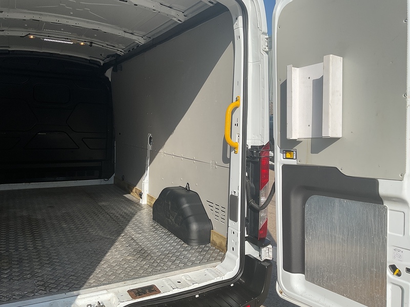 Ford 350 EcoBlue Trend LWB M/R Euro 6