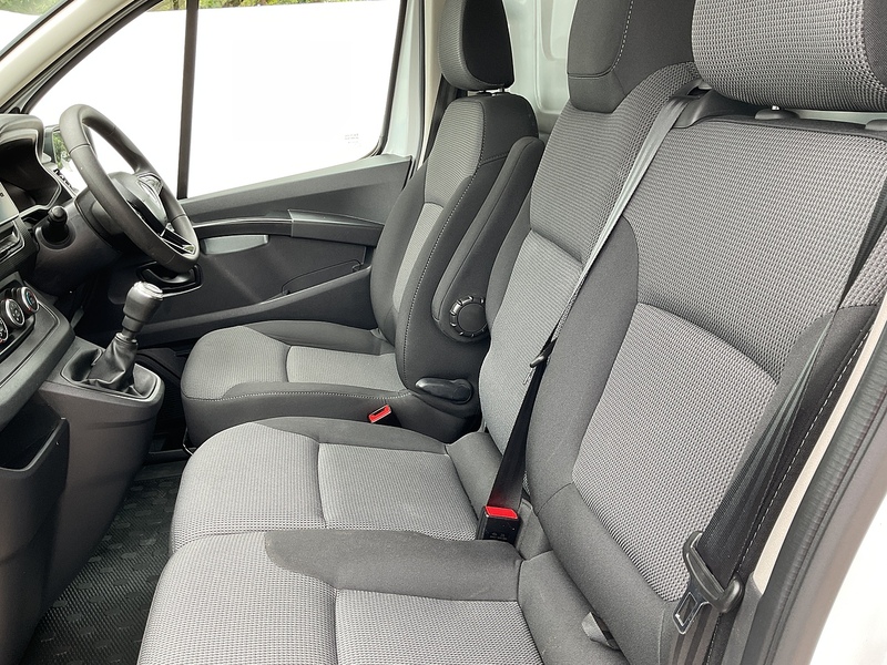 Renault dCi Blue LL30 Advance LWB L/R A/C Euro 6