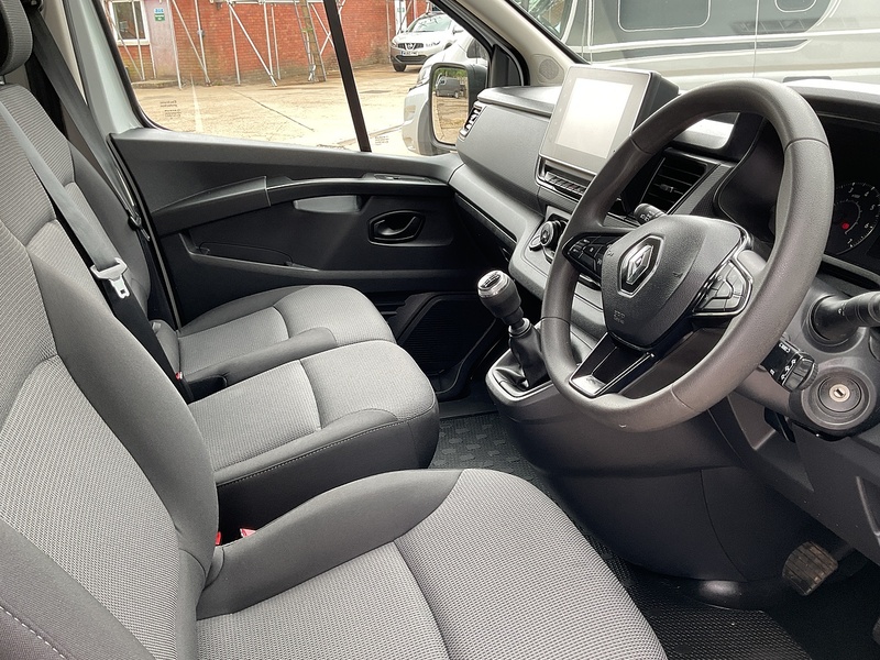 Renault dCi Blue LL30 Advance LWB L/R A/C Euro 6
