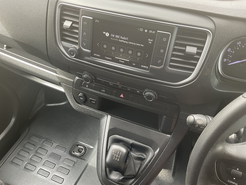 Vauxhall Turbo D 3100 Pro LWB L/R Euro 6