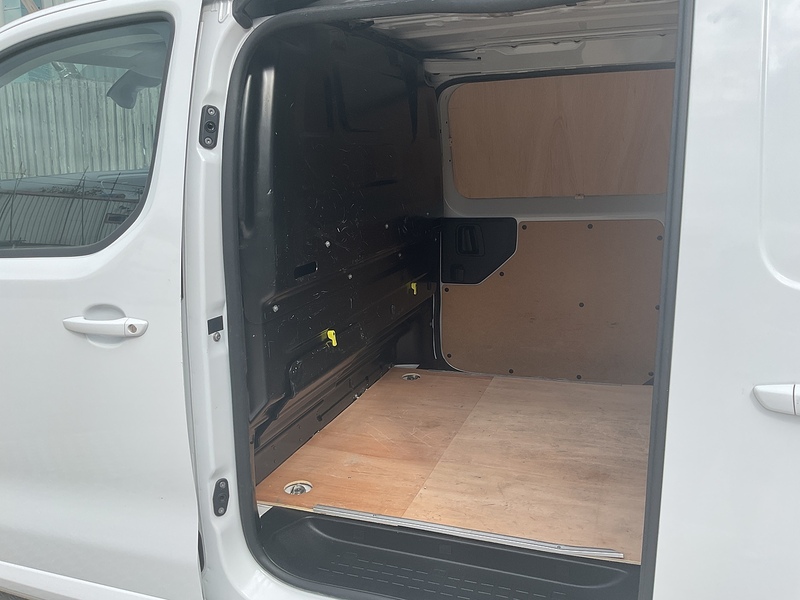 Vauxhall Turbo D 3100 Pro LWB L/R Euro 6