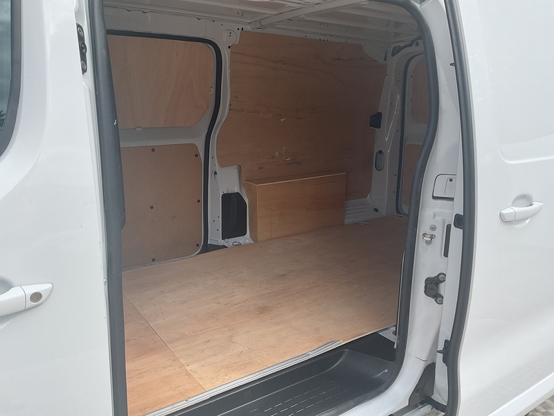 Vauxhall Turbo D 3100 Pro LWB L/R Euro 6