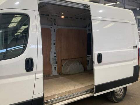 Peugeot Boxer, Boxer 2.2 BlueHDi 335 Professional Premium + L2 H2 Euro 6 (s/s) 5dr