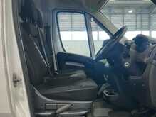 Peugeot Boxer Boxer 2.2 BlueHDi 335 Professional Premium + L2 H2 Euro 6 (s/s) 5dr 