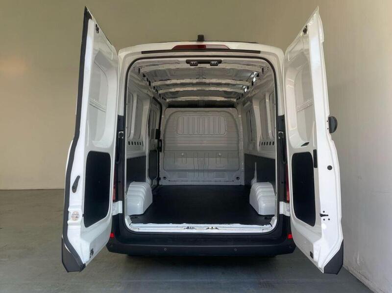 Volkswagen Transporter 2.0 TSI T32 BlueMotion Tech Highline FWD LWB Euro 6 (s/s) 5dr