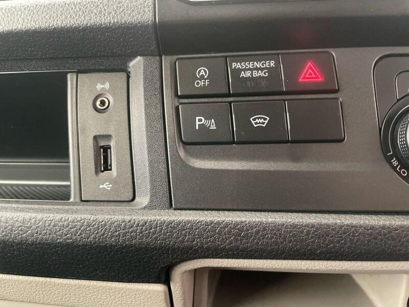 Volkswagen Transporter 2.0 TSI T32 BlueMotion Tech Highline FWD LWB Euro 6 (s/s) 5dr