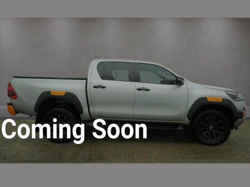 Toyota Hilux 2.8 D-4D Invincible X Auto 4WD Euro 6 (s/s) 4dr