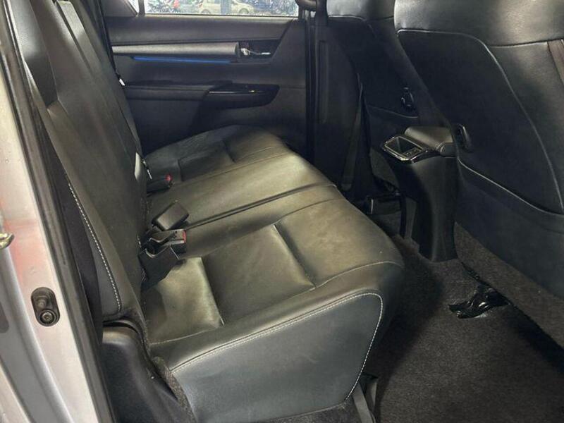 Toyota Hilux 2.8 D-4D Invincible X Auto 4WD Euro 6 (s/s) 4dr