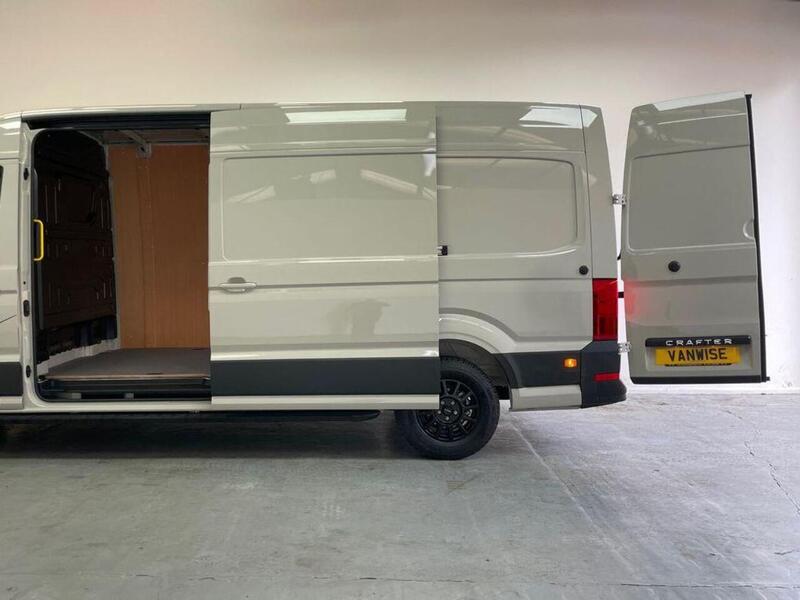 Volkswagen Crafter 2.0 TDI CR35 Commerce Plus Panel Van 5dr Diesel Auto FWD LWB High Roof Euro 6 (s/s) (140 ps)